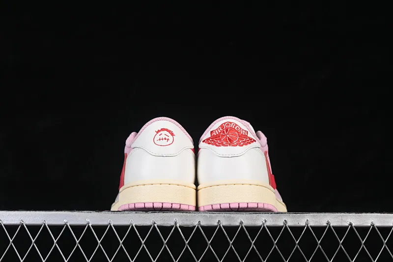 All categories Air Jordan Jordan series basketball shoes Air Jordan 1 Low foreign trade version Travis Scott x Air Jordan 1 Low OG AJ1 Joe 1 joint undercut IQ7604-101
